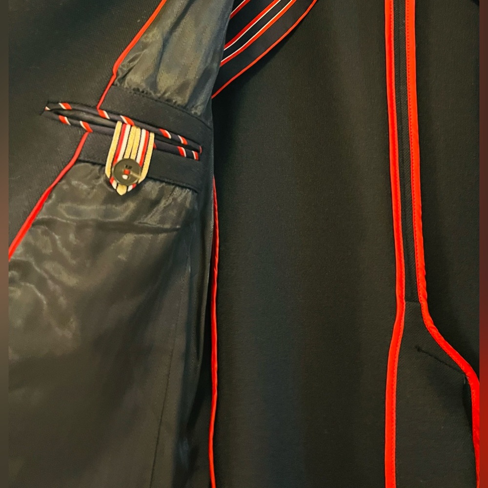 Blazer - Picture 4 of 6